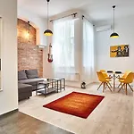 Design In The Center With Ac *