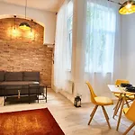 Appartement Design In The Center With Ac *
