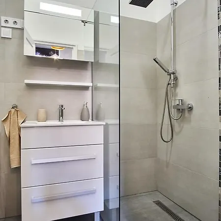 Design In The Center With Ac