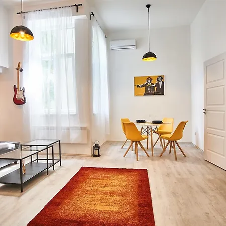 Design In The Center With Ac Budapesta